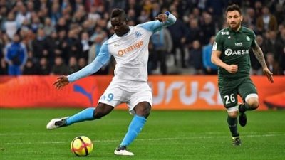 فيديو| لقطة الأسبوع احتفال «ماريو بالوتيلي»  في الدوري الفرنسي