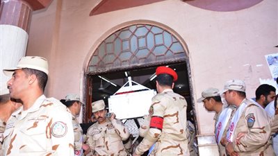 صور| تشييع جثمان شهيد الشرقية في العريش