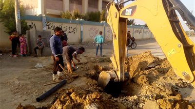 صور| «مجلس طامية» يستجيب لشكاوى منطقة العش ويصلح خط المياه