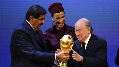 الصنداي تايمز: رشاوى قطرية لـ «الفيفا» للفوز بتنظيم كأس العالم 2022