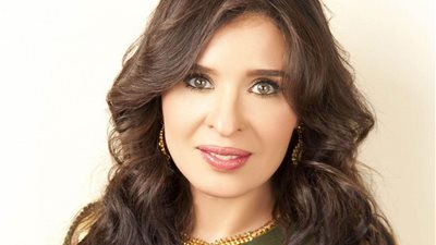 دينا تنشر صورا لها برفقة رانيا يوسف ولقاء الخميسي