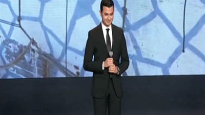 مصطفى عاطف يغني للشهيد في الندوة التثقيفية الـ30 بحضور السيسي