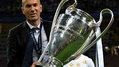 شاهد| وصول زيدان ورئيس ريال مدريد لـ برنابيو