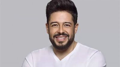 بصورة مع زوجته حماقي يطمئن جمهوره على صحته بعد العملية الجراحية