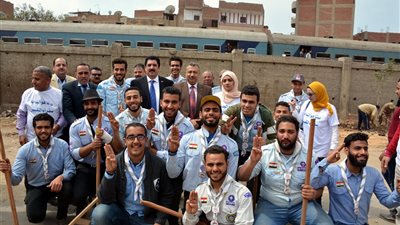 محافظ القليوبية يشارك في حملة تشجير شوارع بنها