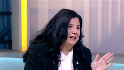 فيديو| مصممة الأزياء: عودة موضة الثمانينيات لهذا العام