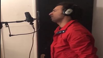 فيديو| علي ربيع يسجل أغاني مسلسل فكرة بمليون جنيه
