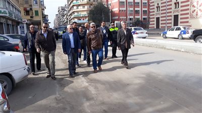 صور| محافظ بورسعيد يتفقد أعمال توسعة ورفع كفاءة الطرق 