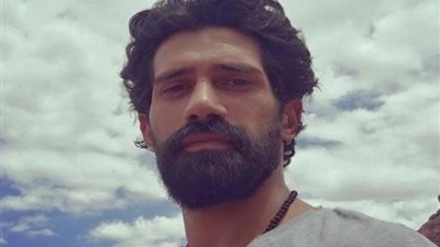 احمد مجدي يحتفل مع جمهوره بعد وصول متابعيه على انستجرام لـ 400 الف