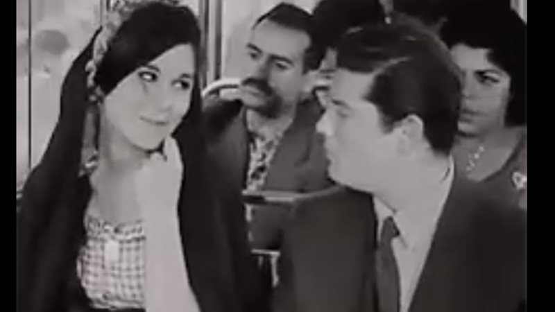 امرأة في مشهد