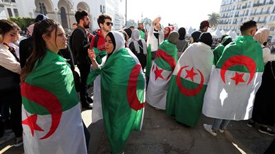 صحيفة إسبانية: خطاب رئيس الجزائر لم يوقف الاحتجاجات 