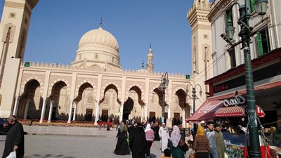 صور| إقبال ضعيف من المريدين في الليلة الختامية بـ السيد البدوي