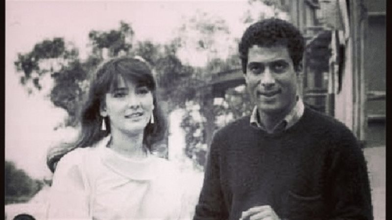 امرأة في مشهد