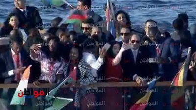 في دقائق .. كاريزما الرئيس السيسي تسيطر على المسرح الروماني