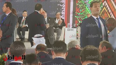 فيديو وصور| على هامش جلسة البحث العلمي .. رئيس الوزاء ووزير المالية في مباحثات جانبية