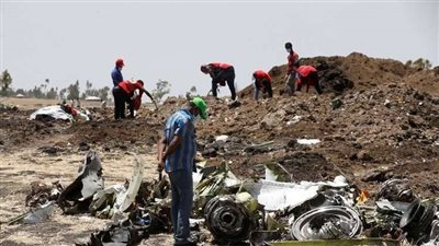 استخراج التسجيل الصوتي من صندوق الطائرة الإثيوبية المنكوبة