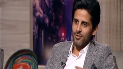 فيديو| حمدي الميرغني في واحد من الناس:« ماعرفش مراتي خريجة إيه»