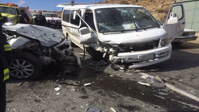 حادث تصادم بين ميكروباص وملاكي على طريق أسيوط سوهاج