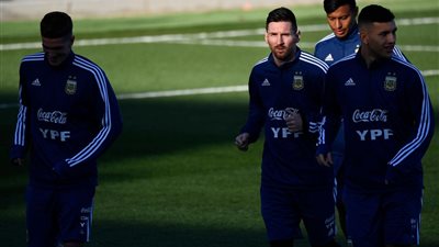 فيديو|ميسي يلهو في المدينة الرياضية لـ«ريال مدريد» رفقة الأرجنتين