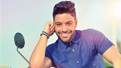 أحمد جمال يحيي حفل عيد الأم بـ جامعة القاهرة 