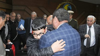 محافظ البحيرة يلتقي 33 مواطنًا لحل مشكلاتهم