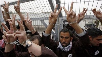 صحيفة ميرور: إسرائيل تقتل أطفال وأسرى فلسطين