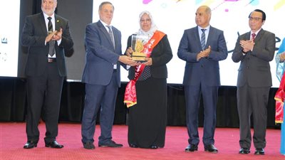 بين الإعاقة والاستشهاد.. قصص كفاح المكرمات بمهرجان جامعة كفر الشيخ