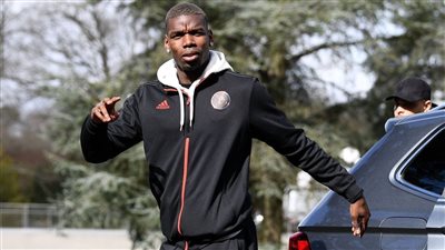 بوجبا يدافع عن نجم مانشستر سيتي