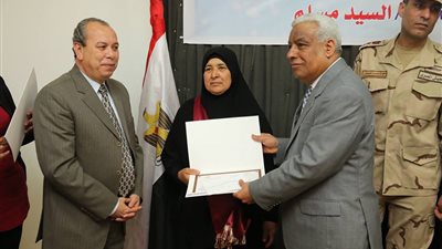 بالأسماء | محافظ كفر الشيخ ومدير الأمن يكرمان أمهات الشهداء من القوات المسلحة