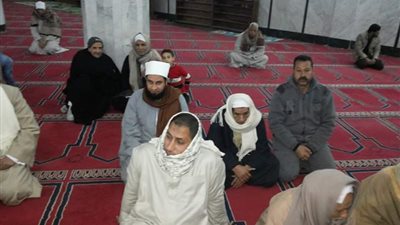 صور| بدء توافد المصلين ببني سويف لأداء صلاة الجمعة اليوم