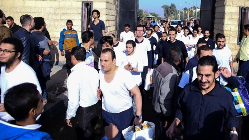 الإفراج عن 408 من