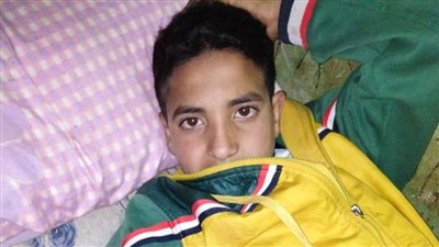 عقره كلب مسعور والمستشفيات ترفضه.. طالب بالغربية يستغيث
