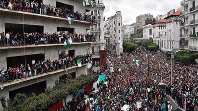 آلاف المتظاهرين يحتجون مجددًا في العاصمة الجزائرية