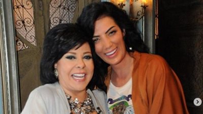 صورة| إسعاد يونس تنشر صورة قديمة لـ حورية فرغلي