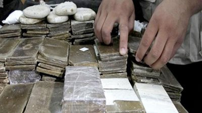 من بينهم عرب.. سقوط 3 عصابات  تخصصوا في اتجار المواد المخدرة 
