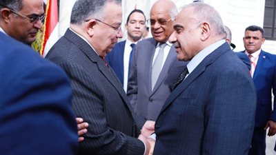 مصطفى مدبولي يستقبل نظيره العراقي قبل قمة الثلاثي