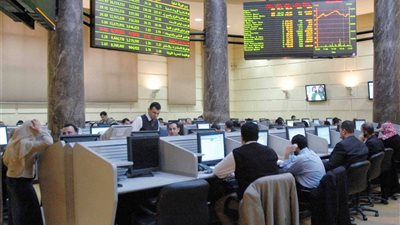 مستهل التعاملات تنشر الأخضر على مؤشرات البورصة المصرية