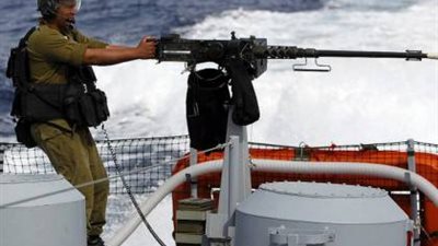 زوارق الحربية الإسرائيلية تطلق النيران على مراكب صيد الفلسطينيين