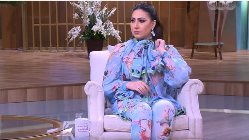 المطربة بوسي تستقبل
