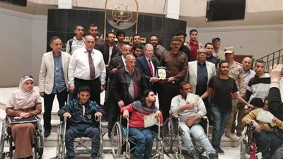 تسليم شهادات الإعفاء من التجنيد للطلاب المعاقين بجامعة حلوان