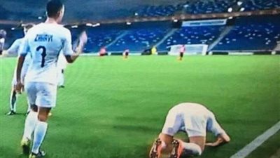 «خابور يا دبور» مؤنس يسجد لله بعد تسببه في فوز منتخب إسرائيل