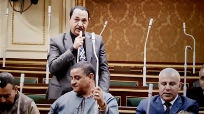 بدوى النويشي يطالب بفتح ملف فساد التعيينات في وزارة البترول