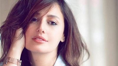 صور| حلا شيحة تتسبب في خناقة عبر السوشيال ميديا 