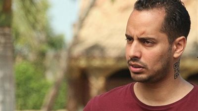 عمرو وهبة يداعب جمهوره بصورة كوميدية