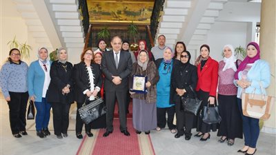 محافظ الغربية يكرم الأمهات المثاليات 