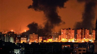 قصف شركة الملتزم للتأمين وسط مدينة غزة بخمسة صواريخ