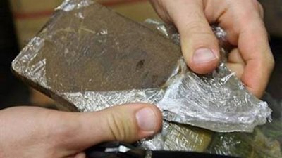 أمن البحيرة يضبط 5 عاطلين بحوزتهم حشيش وترامادول