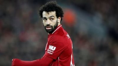 صورة| مراهقة فى أحضان محمد صلاح.. رد ناري من والدة اللاعب