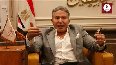 «الغايب اللي مالوش في الديمقراطية نايب» تناقض أكمل قرطام