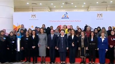 السيسي وقرينته يحضران احتفالية تكريم المرأة المصرية 2019